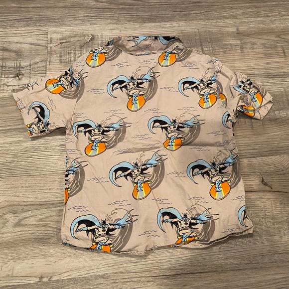 Kids Batman Short Sleeve Button Down Shirt Boys Size 5T - Picture 2 of 4